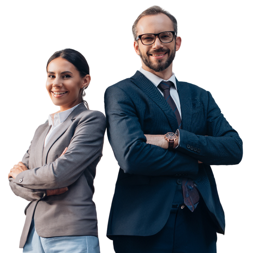 Abogados sonrientes cruzados de brazos